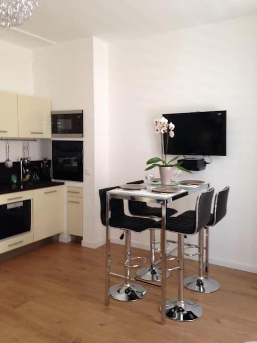 #28 1 Bdr Flat Ac Balcony Hper Central 10Mins To Beach & Old Town Ницца Экстерьер фото