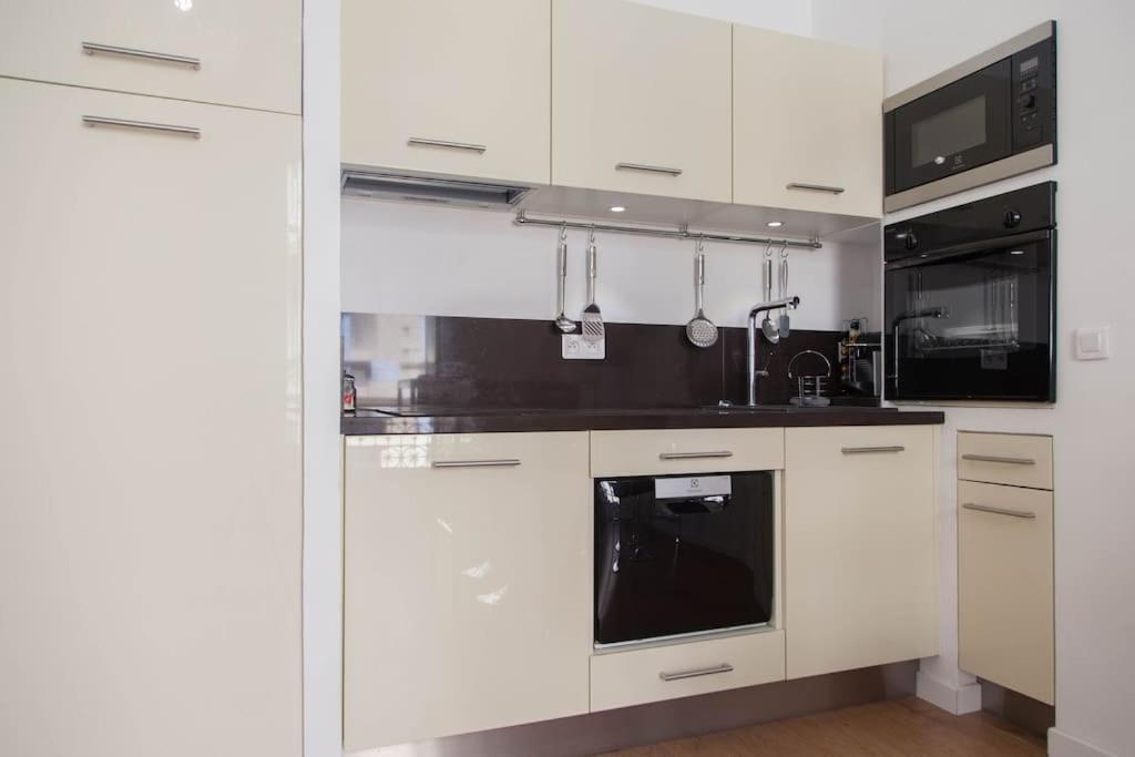#28 1 Bdr Flat Ac Balcony Hper Central 10Mins To Beach & Old Town Ницца Экстерьер фото
