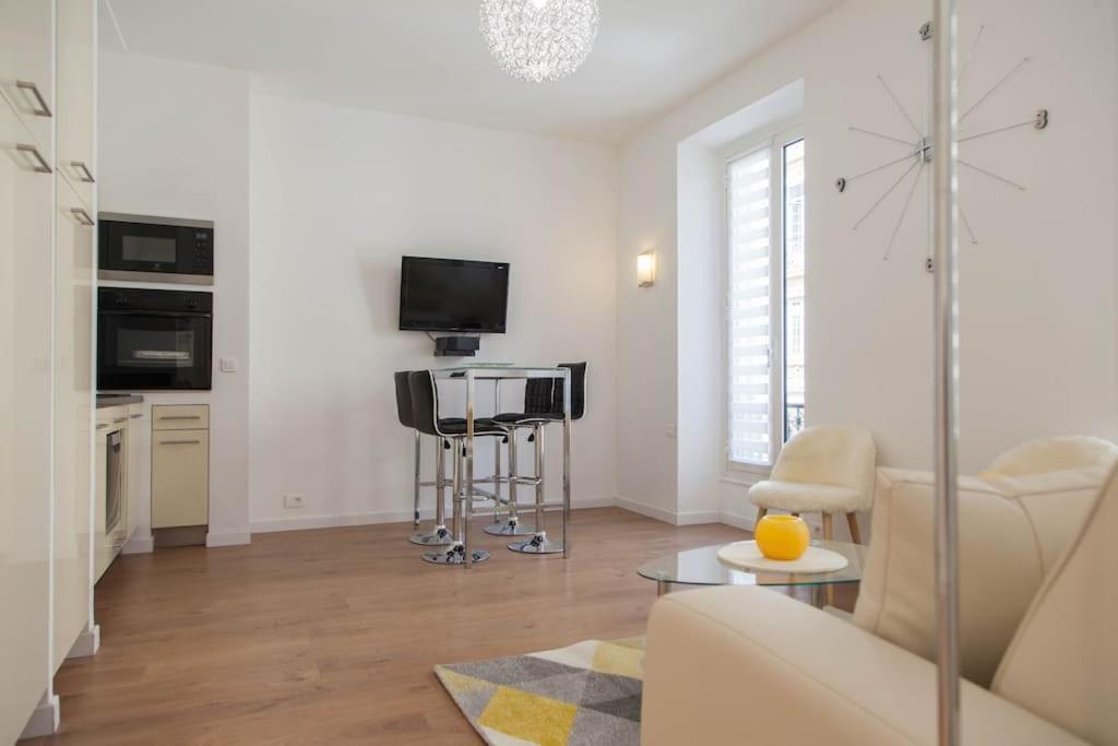 #28 1 Bdr Flat Ac Balcony Hper Central 10Mins To Beach & Old Town Ницца Экстерьер фото