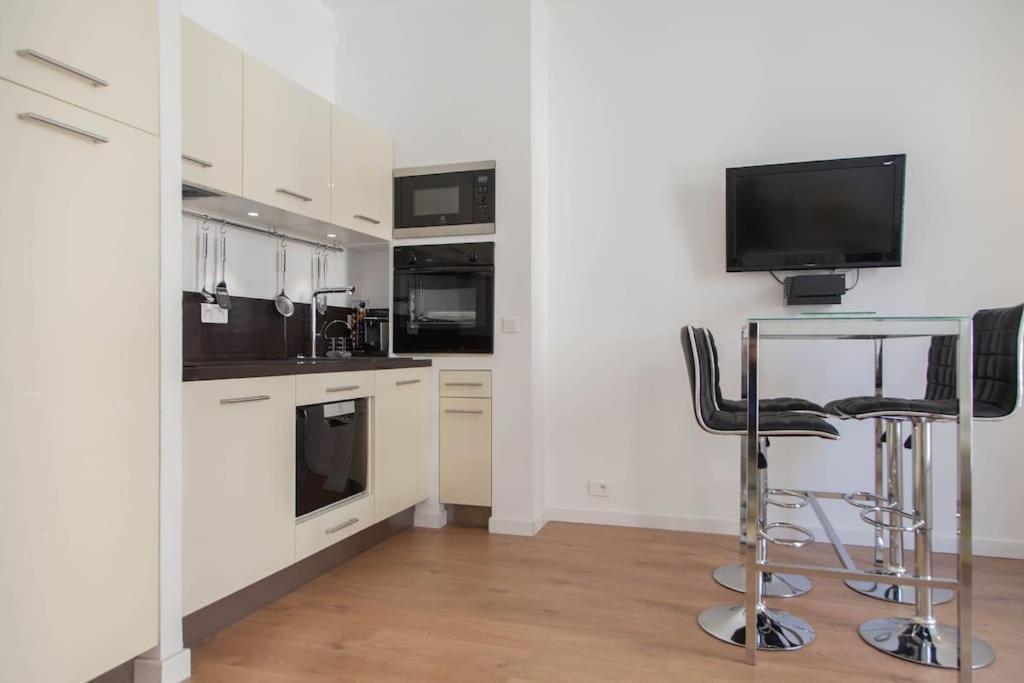 #28 1 Bdr Flat Ac Balcony Hper Central 10Mins To Beach & Old Town Ницца Экстерьер фото
