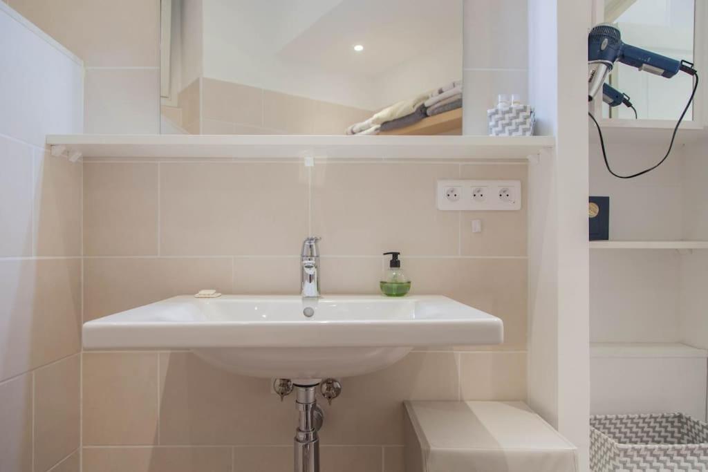#28 1 Bdr Flat Ac Balcony Hper Central 10Mins To Beach & Old Town Ницца Экстерьер фото